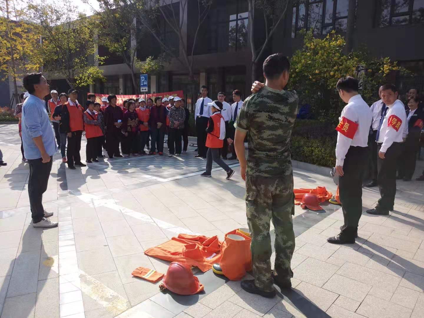 獅城怡安佘山雅涇軒物業(yè)服務(wù)中心聯(lián)合居委會開展消防演練